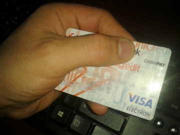 Şomerii vor primi banii pe card